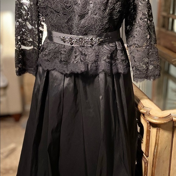 ADRIENNE PAPELL formal long black taffeta/ lace gown w/tulle skirt under dress - Picture 4 of 13